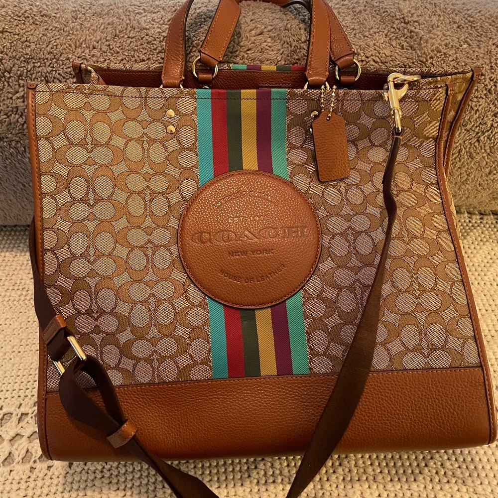 COACH DEMPSEY TOTE 40 IN SIGNATURE JACQUARD WITH STRIPE AND PATCH BAG